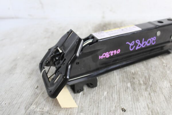 Audi 8R Q5 SQ5 Lift Jack 8R0011031D, 8R0011031G