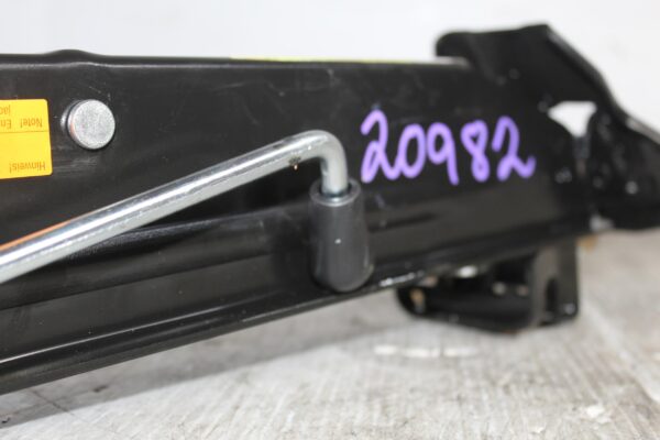 Audi 8R Q5 SQ5 Lift Jack 8R0011031D, 8R0011031G