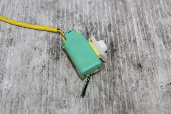 Porsche 955 957 9PA Rear Right Seat Belt Tensioner 609533200,