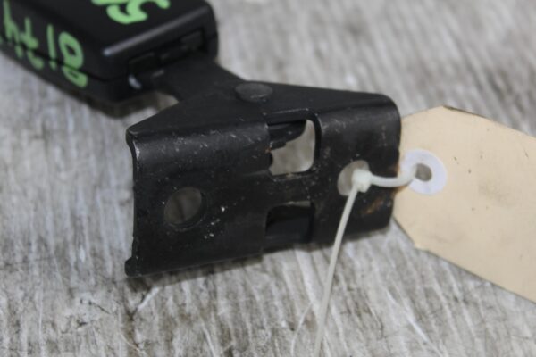 Porsche 955 957 9PA Cayenne Rear Right Belt Latch Clip 7L0857821D, 95580305500