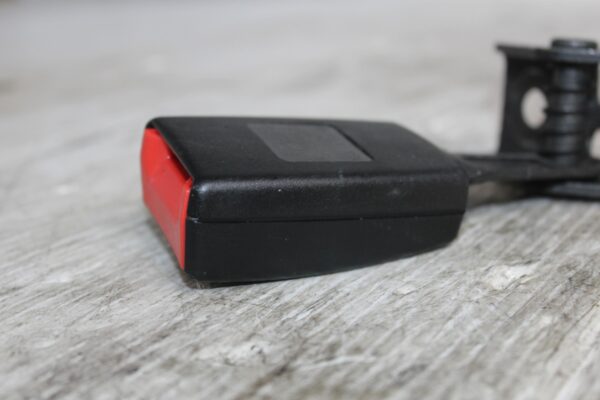 Porsche 955 957 9PA Cayenne Rear Right Belt Latch Clip 7L0857821D, 95580305500