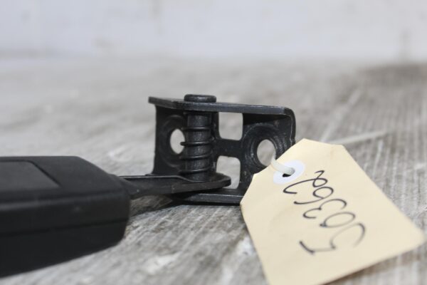 Porsche 955 957 9PA Cayenne Rear Right Belt Latch Clip 7L0857821D, 95580305500