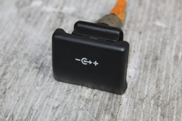 Range Rover Sport L494 Auxiliary Power Socket LR050842, CPLA14K046AA