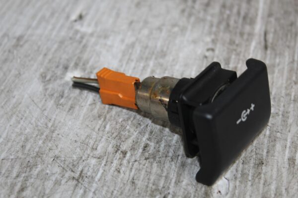 Range Rover Sport L494 Auxiliary Power Socket LR050842, CPLA14K046AA