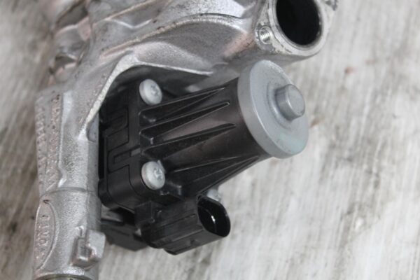 Range Rover Sport L494 3.0L EGR Valve Cooler Unit LR063122, FW939U438AA