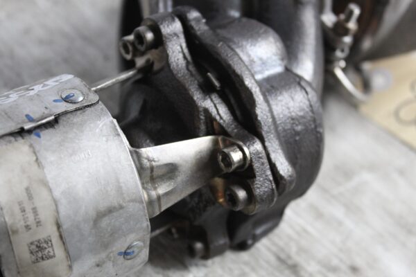 Range Rover Sport L494 RH Secondary Turbo Turbocharger LR062000, LR116631