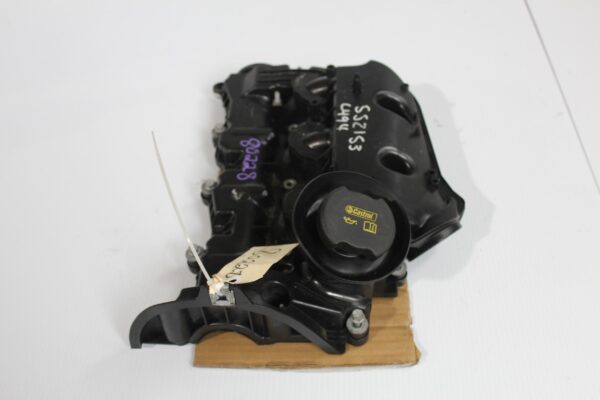 Range Rover Sport L494 SDV6 Left Inlet Manifold Cylinder Head Cover LR074623