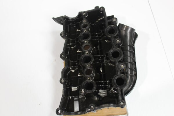 Range Rover Sport L494 SDV6 Left Inlet Manifold Cylinder Head Cover LR074623