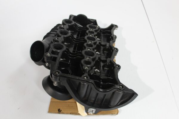 Range Rover Sport L494 SDV6 Left Inlet Manifold Cylinder Head Cover LR074623