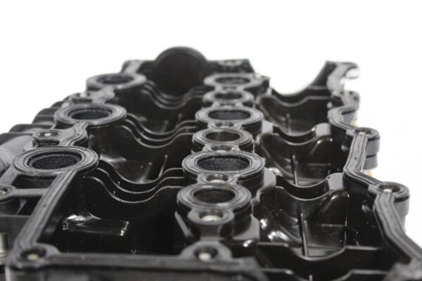 Range Rover Sport L494 SDV6 Left Inlet Manifold Cylinder Head Cover LR074623
