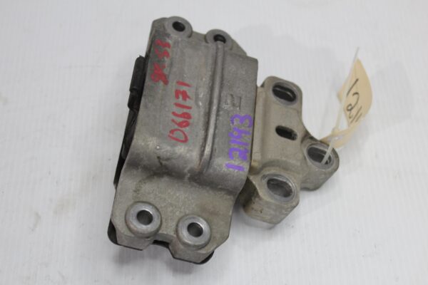 Audi 8P S3 Left Passenger Side Upper Gearbox Transmission Support Mount 1K0199555R