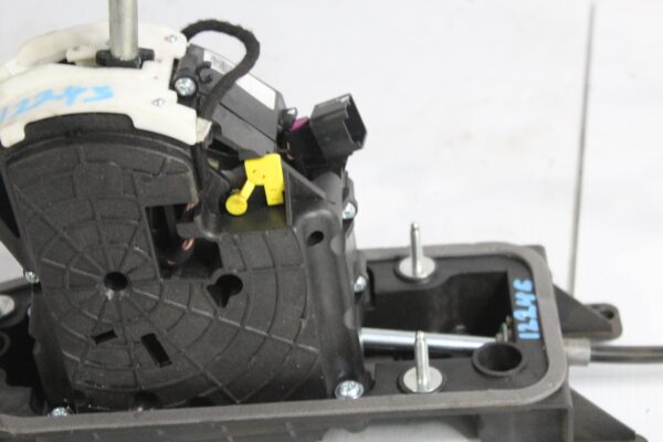 Audi 8V RS3 2.5L DQ500 Gear Selector Mechanism 8V2713023AL, 8V2713023AR
