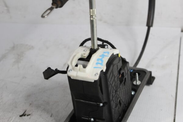 Audi 8V RS3 2.5L DQ500 Gear Selector Mechanism 8V2713023AL, 8V2713023AR