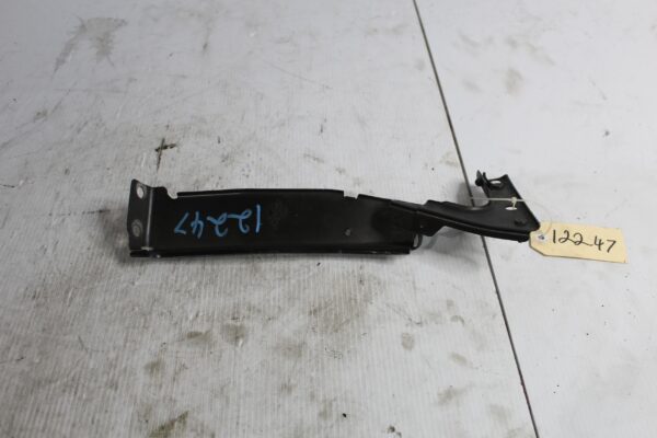 Audi 8T A4 Front Right Fender Guard Wing Support Brace 8T0821136A, 8T0821136G