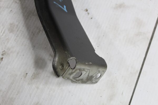 Audi 8T A4 Front Right Fender Guard Wing Support Brace 8T0821136A, 8T0821136G