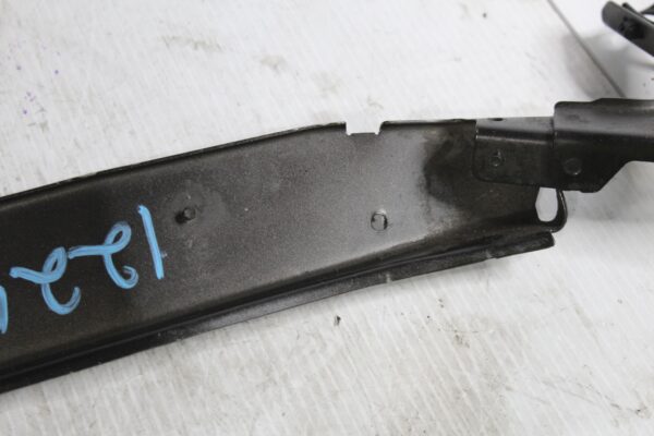 Audi 8T A4 Front Right Fender Guard Wing Support Brace 8T0821136A, 8T0821136G