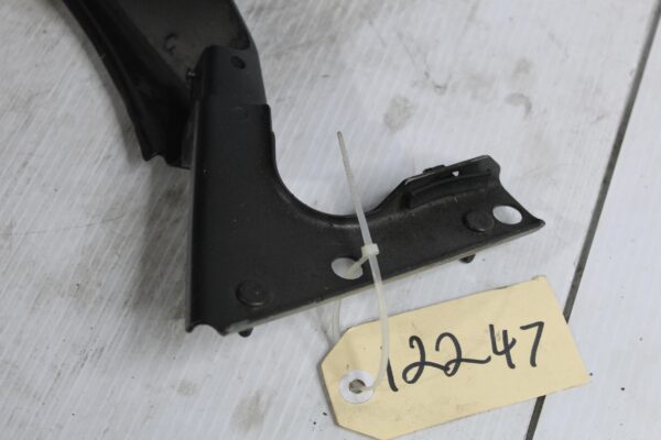 Audi 8T A4 Front Right Fender Guard Wing Support Brace 8T0821136A, 8T0821136G