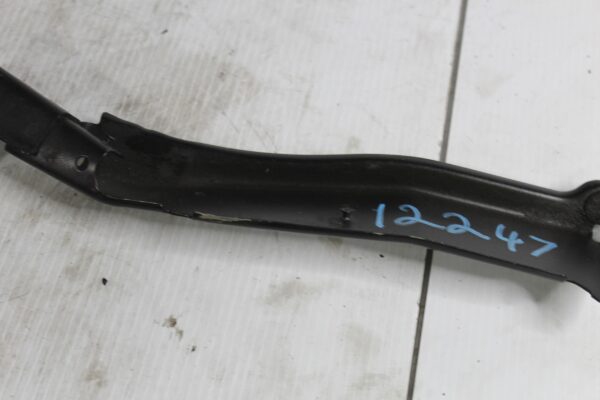 Audi 8T A4 Front Right Fender Guard Wing Support Brace 8T0821136A, 8T0821136G