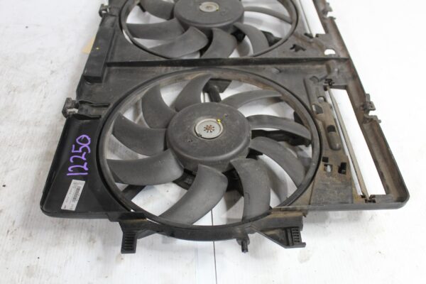 Audi A4 A5 2.0L Radiator Fan Assembly Twin Fan Ring 8K0121003P