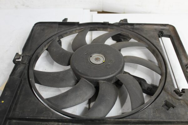 Audi A4 A5 2.0L Radiator Fan Assembly Twin Fan Ring 8K0121003P
