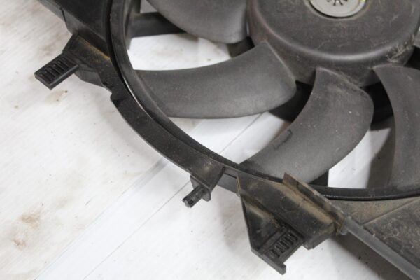 Audi A4 A5 2.0L Radiator Fan Assembly Twin Fan Ring 8K0121003P
