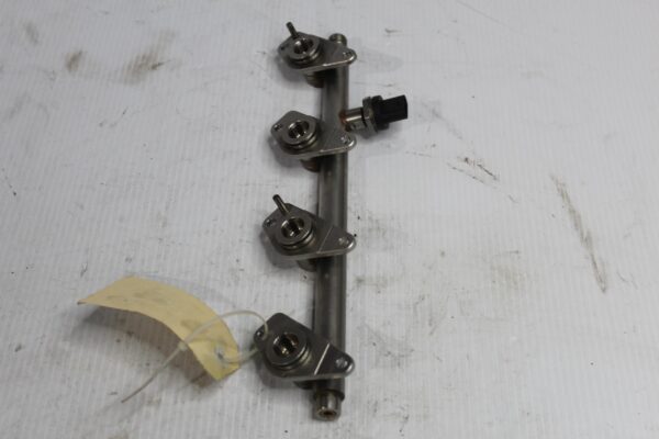 Mercedes Benz W176 W117 A45 CLA45 Fuel Rail A2700701995
