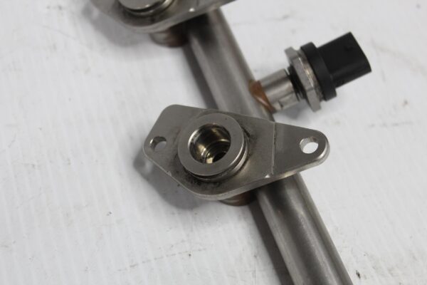 Mercedes Benz W176 W117 A45 CLA45 Fuel Rail A2700701995