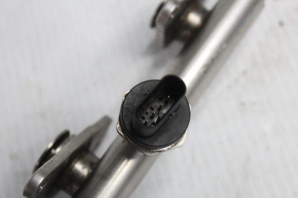 Mercedes Benz W176 W117 A45 CLA45 Fuel Rail A2700701995
