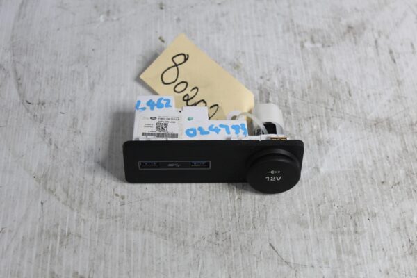 Land Rover L462 Discovery 5 USB 12V AUX Socket LR070583, FW9319E110CA