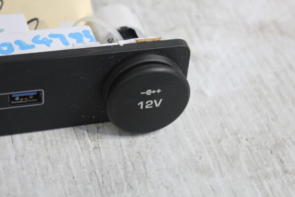 Land Rover L462 Discovery 5 USB 12V AUX Socket LR070583, FW9319E110CA