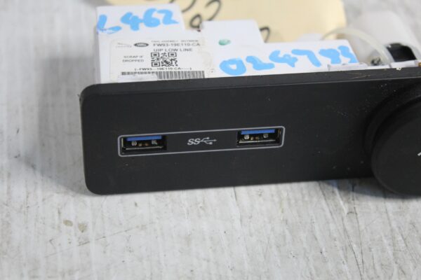 Land Rover L462 Discovery 5 USB 12V AUX Socket LR070583, FW9319E110CA