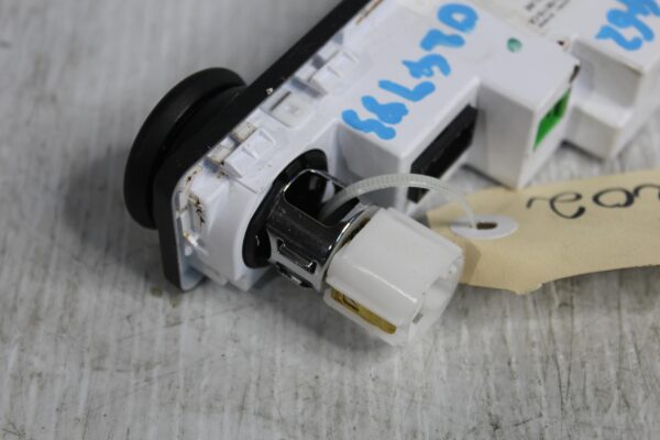 Land Rover L462 Discovery 5 USB 12V AUX Socket LR070583, FW9319E110CA