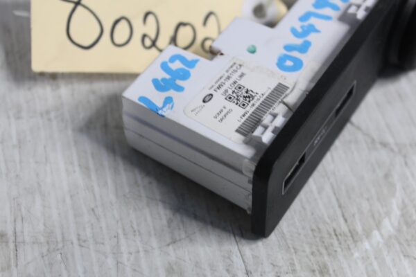 Land Rover L462 Discovery 5 USB 12V AUX Socket LR070583, FW9319E110CA