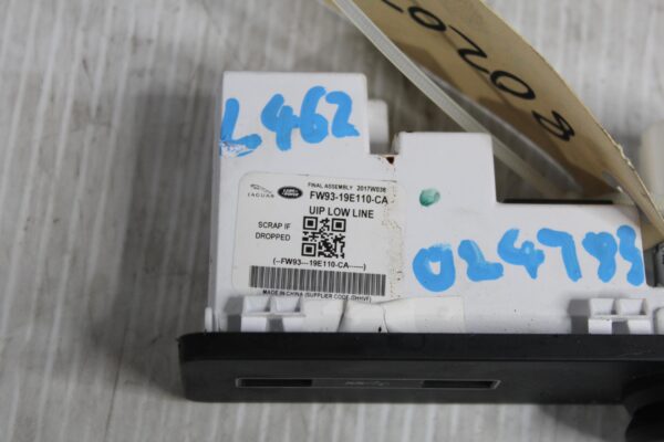 Land Rover L462 Discovery 5 USB 12V AUX Socket LR070583, FW9319E110CA