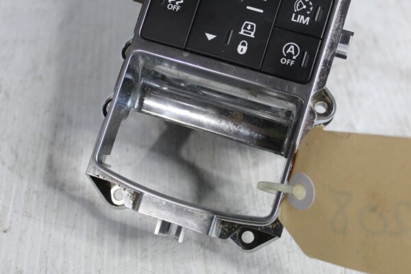 Land Rover L462 Discovery 5 Terrain Chassis Control Switch Unit LR081361