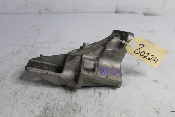 Range Rover Sport L494 3.0L Right RH Engine Mount Support LR033181, LR122399