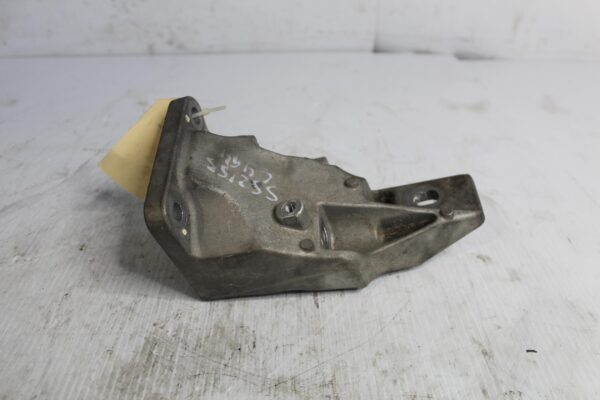 Range Rover Sport L494 3.0L Right RH Engine Mount Support LR033181, LR122399
