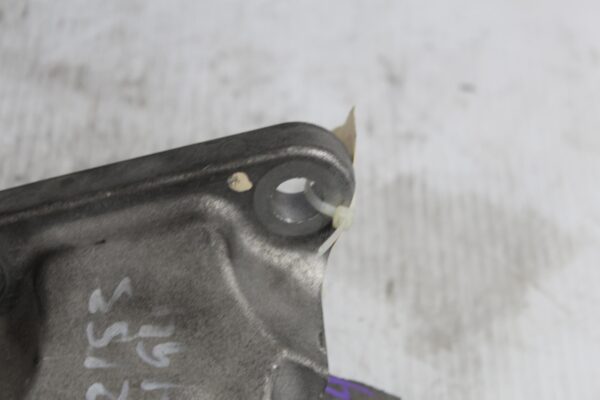 Range Rover Sport L494 3.0L Right RH Engine Mount Support LR033181, LR122399