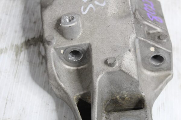 Range Rover Sport L494 3.0L Right RH Engine Mount Support LR033181, LR122399