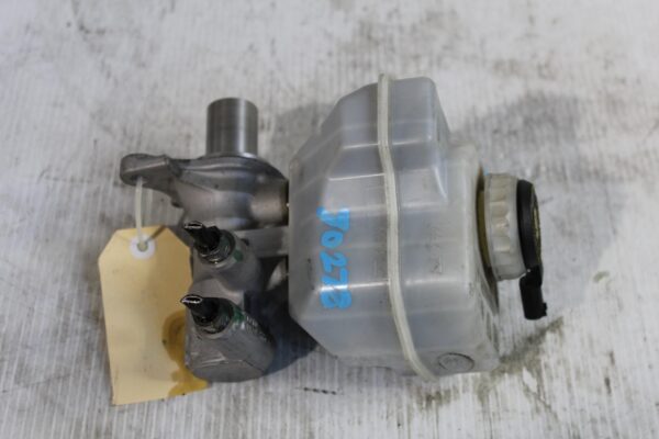 Range Rover Sport L494 Brake Master Cylinder LR048138, LR033628, LR124816