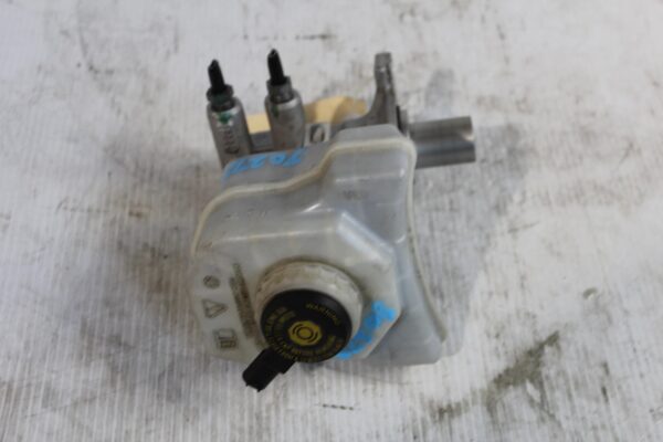 Range Rover Sport L494 Brake Master Cylinder LR048138, LR033628, LR124816
