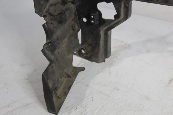 Range Rover L494 Sport Upper Air Deflector Plastic Guide LR043743, LR101104