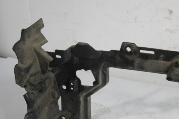 Range Rover L494 Sport Upper Air Deflector Plastic Guide LR043743, LR101104