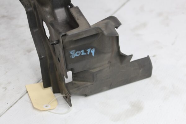 Range Rover L494 Sport Upper Air Deflector Plastic Guide LR043743, LR101104