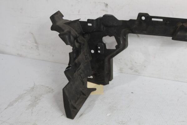 Range Rover L494 Sport Upper Air Deflector Plastic Guide LR043743, LR101104