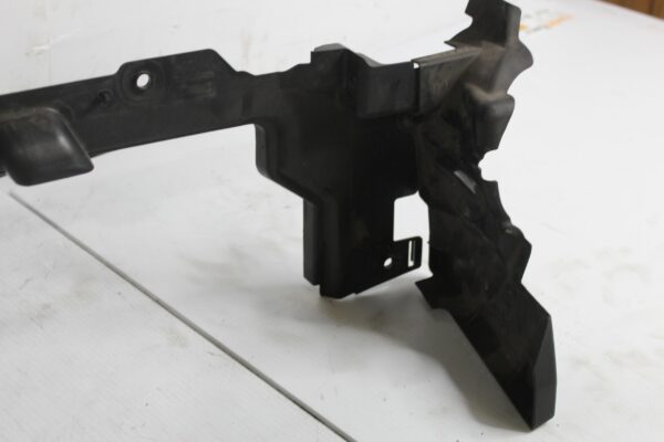 Range Rover L494 Sport Upper Air Deflector Plastic Guide LR043743, LR101104