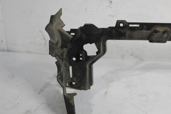 Range Rover L494 Sport Upper Air Deflector Plastic Guide LR043743, LR101104