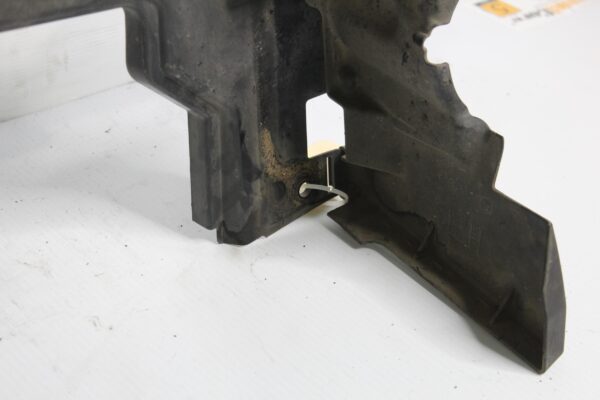 Range Rover L494 Sport Upper Air Deflector Plastic Guide LR043743, LR101104