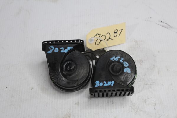 Range Rover L494 Sport Horn with Bracket Assembly LR056208, LR108994