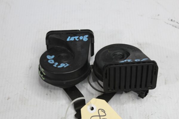 Range Rover L494 Sport Horn with Bracket Assembly LR056208, LR108994